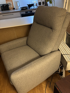 Tugitool (recliner, massaaži funktsiooniga) (3 foto / 3)