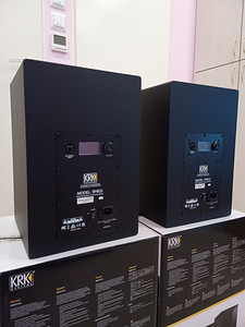 Колонки, студийные мониторы, KRK Rokit 8 (6 фото из 10)