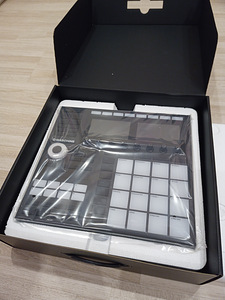Native Instruments Maschine MK3 Black (2 фото из 5)