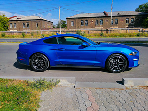 Ford Mustang 2021 (3 фото из 14)