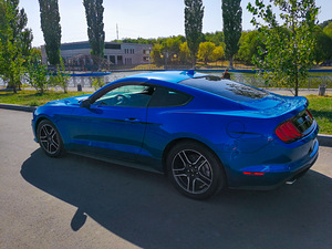 Ford Mustang 2021 (3 фото из 13)