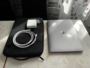 Apple Macbook Pro M1 (13-inch, 2020) 256GB/8GB (5 foto / 5)