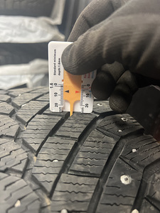 CONTINENTAL ContiIceContact 225/45 R18 naastrehvide kmpl. (2 foto / 9)