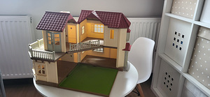 SYLVANIAN FAMILIES Suur maja+ pere+ mööbel (3 foto / 10)