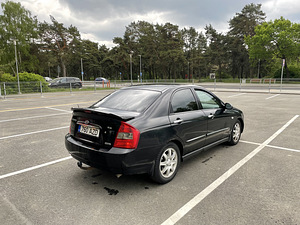 Kia Cerato (3 foto / 9)