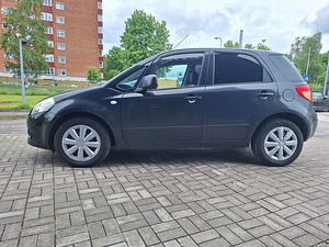 Suzuki SX4 автомат (2 фото из 6)