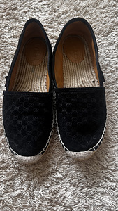 Gucci (2 фото из 4)