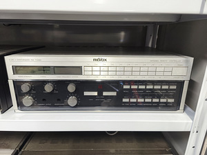 FM-тюнер Revox B261 (Швейцария) (2 фото из 5)