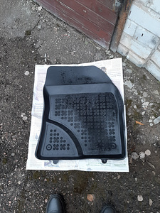 Müün Toyota Avensis T27 kere salongimatte (2 foto / 3)