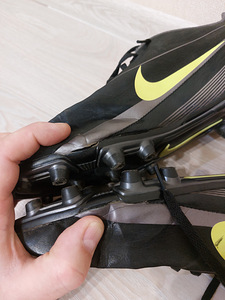 Nike jalgpallijalatsid (jalgpallinagadega) suurus EUR 47 (3 foto / 6)