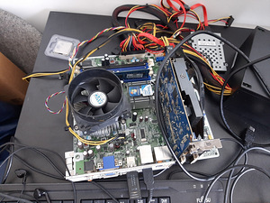 Arvuti töötab. Flash archlinuxiga on kingitus. Ilma psu (1 foto / 2)