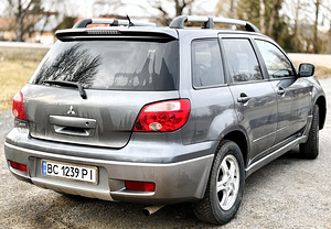 Mitsubishi Outlander I (8 foto / 14)