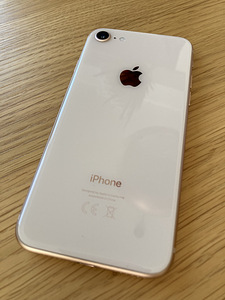 iPhone 8 64 ГБ (3 фото из 7)