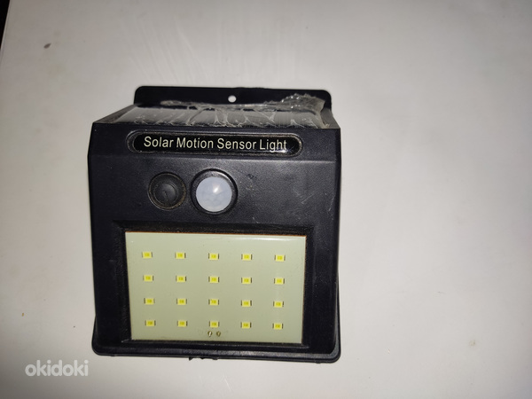 Солнечный LED-светильник с датчиком движения (2 из 2)