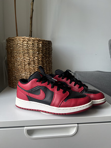 Женские кроссовки Nike Air Jordan 1 Low