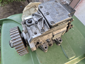 Audi/VW 2,5tdi 110kw kõrgsurvepump (1 foto / 2)