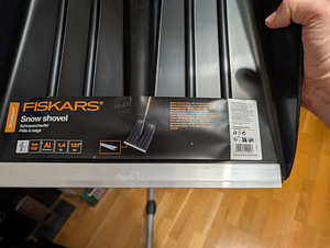 Fiskars лопата для снега НОВАЯ (2 фото из 6)