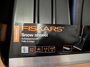 Fiskars лопата для снега НОВАЯ (5 фото из 6)