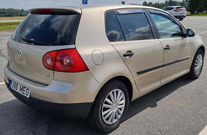 Volkswagen Golf 1.6 75kW (2 foto / 8)