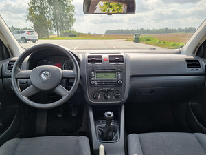 Volkswagen Golf 1.6 75kW (5 foto / 8)