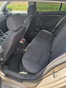 Volkswagen Golf 1.6 75kW (7 foto / 8)