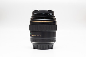 Canon EF 85mm f/1.8 USM objektiiv (2 foto / 10)