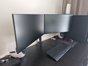 Два монитора Dell U2717D + Dell U2719D и держатель (2 фото из 10)