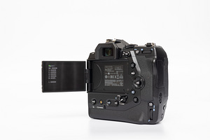 Olympus OM-D E-M1X hübriidkaamera (5 foto / 10)