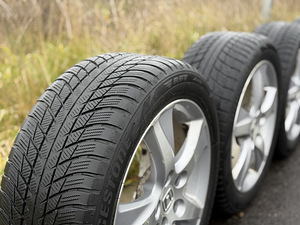 Honda диски 17" 5x114,3 + Bridgestone Blizzak 225/50R17 (9 фото из 10)