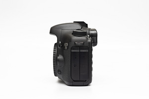 Canon EOS 7D (body) peegelkaamera (3 foto / 10)