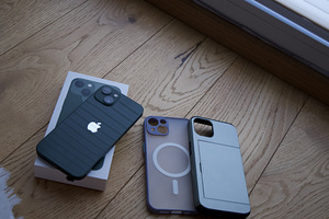 Apple iPhone 13 256GB (1 фото из 2)