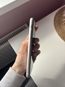 iPhone Xr (2 foto / 3)