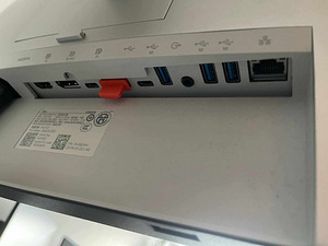 Dell 24 Ultrasharp monitors used like new (4 foto / 4)