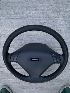 Руль от Volvo S60 (2 фото из 3)