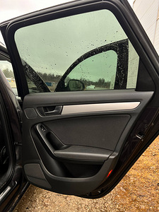 Audi A4 2.0 (13 фото из 14)