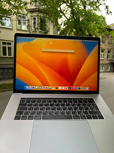 MacBook Pro 15,4 дюйма 2018 (1 фото из 9)