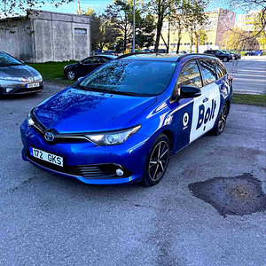 Auto rent BOLT Toyota Auris, hübriid, LPG gaas (2 foto / 3)