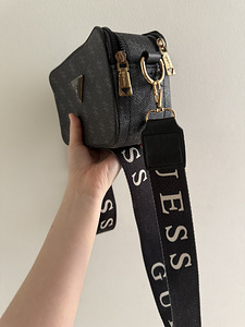 Kott Guess (3 foto / 6)