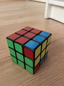 Кубик Рубика 3×3 — рабочий, б/у (3 фото из 3)