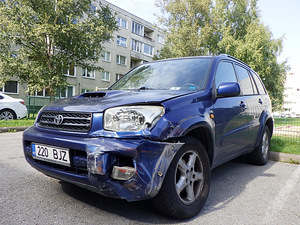 Müüa pärast avariid TOYOTA RAF 4, 2003. aasta (1 foto / 3)