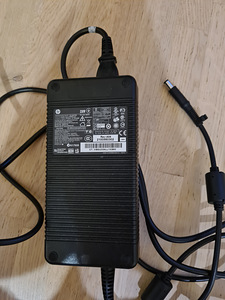 HP зарядка (2 фото из 5)