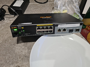 HP Aruba J9774A switch (1 foto / 3)