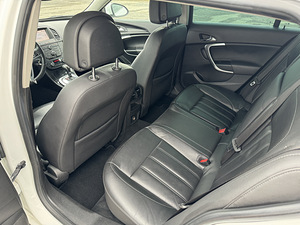 Opel Insignia (9 фото из 10)