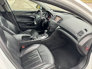 Opel Insignia (10 фото из 10)