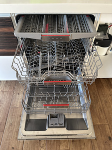 Интергрируемая посудомойка Bosch Serie 8 (1 фото из 3)