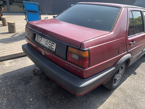 VW Jetta 1.6 DIESEL (2 foto / 5)