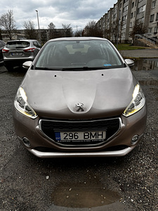 Peugeot 208 (2 фото из 8)