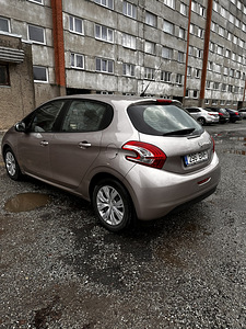 Peugeot 208 (3 фото из 8)