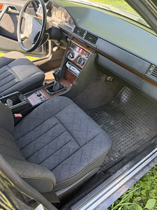 MERCEDES-BENZ E 250T D (5 foto / 10)