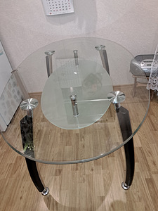 Кухонный стол (2 фото из 3)